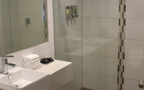 BEST WESTERN Riverside Apartments - Sunshine Coast Tourism 3