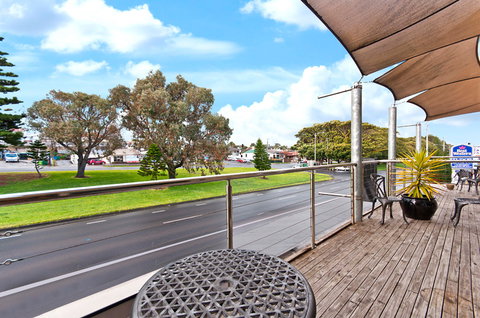 BEST WESTERN Tudor Motor Inn - Sunshine Coast Tourism 1