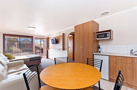 BEST WESTERN Tudor Motor Inn - Sunshine Coast Tourism 3