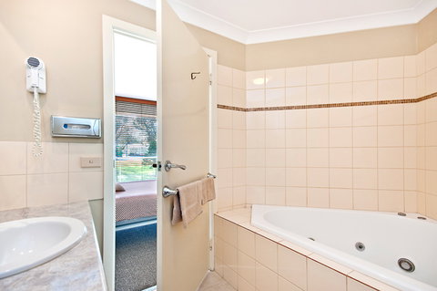 BEST WESTERN Tudor Motor Inn - Sunshine Coast Tourism 16