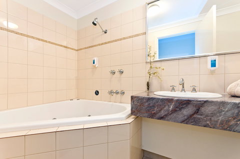 BEST WESTERN Tudor Motor Inn - Sunshine Coast Tourism 14