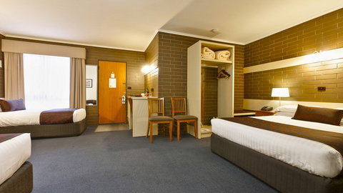 Stagecoach Motel - Sunshine Coast Tourism 2