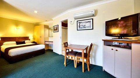 Stagecoach Motel - Sunshine Coast Tourism 3