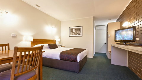 Stagecoach Motel - Sunshine Coast Tourism 4