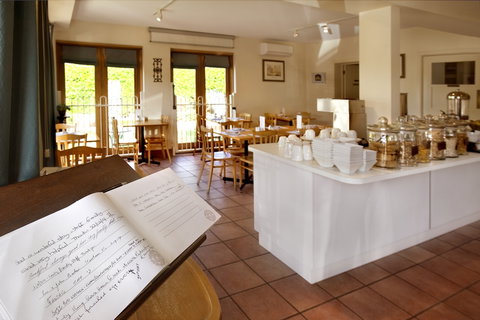 Admiralty Inn - Sunshine Coast Tourism 1