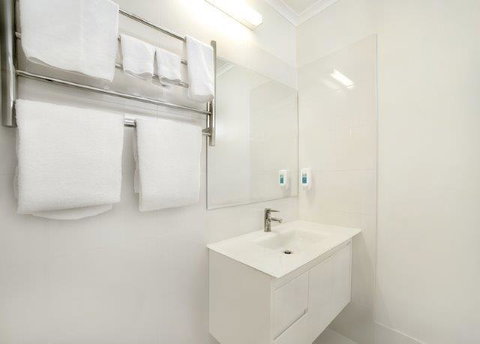 Admiralty Inn - Sunshine Coast Tourism 4