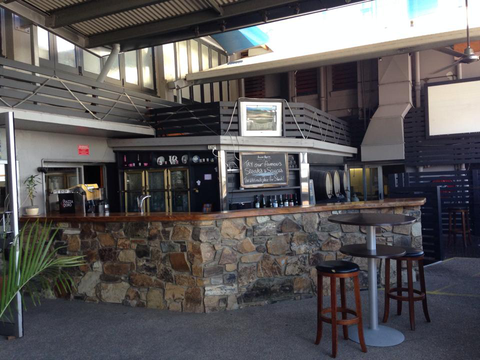 Newmarket Hotel & Steakhouse - Holiday Sunshine Coast 4