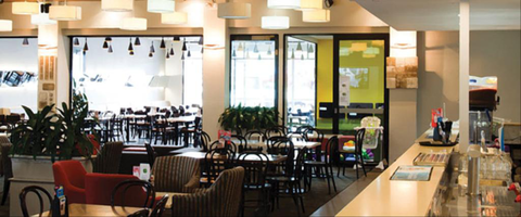 Oaks Hotel Motel - Sunshine Coast Tourism 4