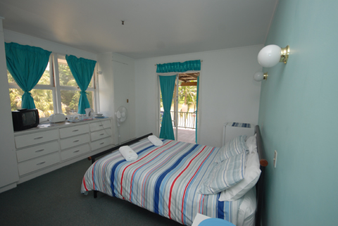 Riverview Hotel - Sunshine Coast Tourism 1