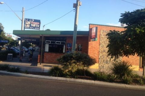 Royal Hotel Motel - Sunshine Coast Tourism 3