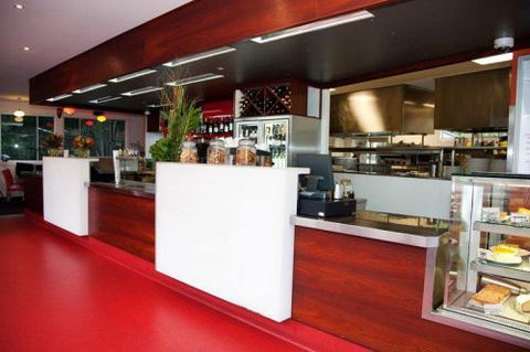 The Park Hotel Motel - Sunshine Coast Tourism 1