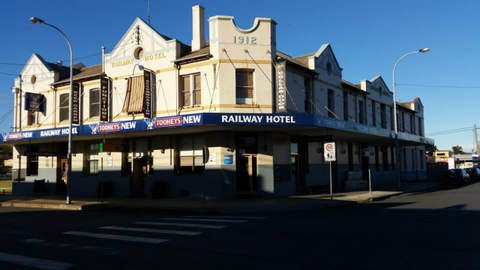 Railway Hotel - Sunshine Coast Tourism 11