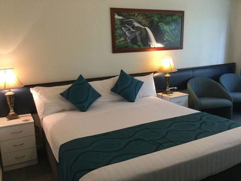 Poinciana Motel - Sunshine Coast Tourism 11