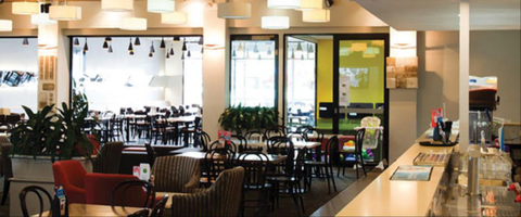 Oaks Hotel Motel - Sunshine Coast Tourism 12