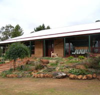 Yayl Lodge Bed  Breakfast - Sunshine Coast Tourism