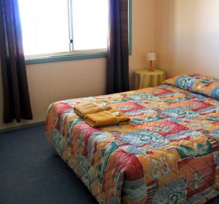 Bay Lodge Economy Beachfront - Sunshine Coast Tourism 4