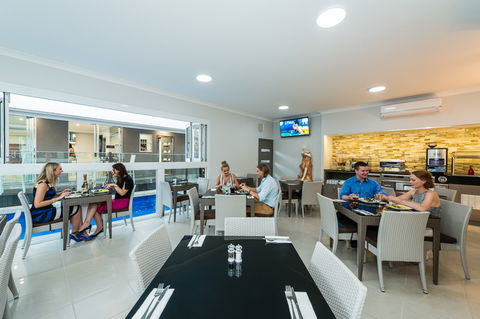 Athena Motel Apartments - Holiday Sunshine Coast 3