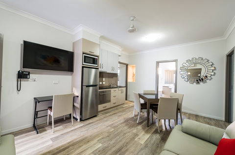 Athena Motel Apartments - Holiday Sunshine Coast 8