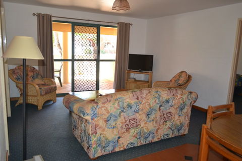 Cottesloe Beach Chalets - Sunshine Coast Tourism 7
