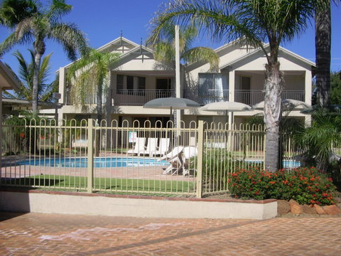 Pelican Shore Villas - Sunshine Coast Tourism 1