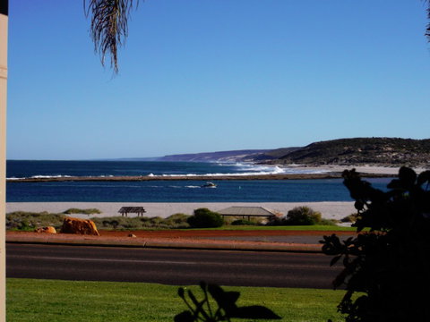 Pelican Shore Villas - Sunshine Coast Tourism 3