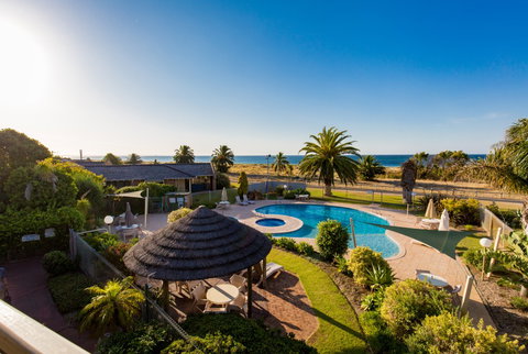 Busselton Beach Resort - Sunshine Coast Tourism 3