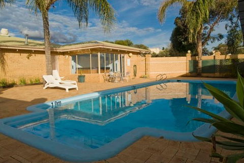 Albion Hotel - Holiday Sunshine Coast 0