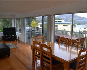 Amos Cottage - Holiday Sunshine Coast 1