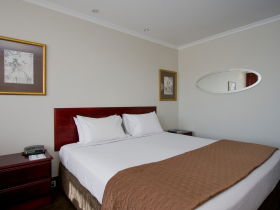 Fountainside Hotel - Sunshine Coast Tourism 0