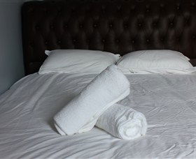 Backpackers Imperial Hotel - Sunshine Coast Tourism 1