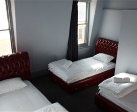 Backpackers Imperial Hotel - Sunshine Coast Tourism 2