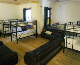 Backpackers Imperial Hotel - Sunshine Coast Tourism 5