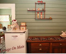 Cottage On Main - Holiday Sunshine Coast 1
