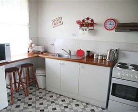 Cottage On Main - Holiday Sunshine Coast 2