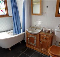 Peck's on Pine Victorian Cottage - Sunshine Coast Tourism