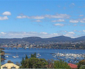 Ashwood Apartments - Lindisfarne - Sunshine Coast Tourism 0