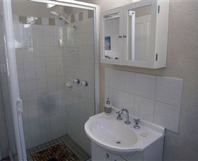 Ashwood Apartments - Lindisfarne - Sunshine Coast Tourism 5