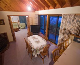 Waterside Accommodation - Derwent Vista - Holiday Sunshine Coast 1