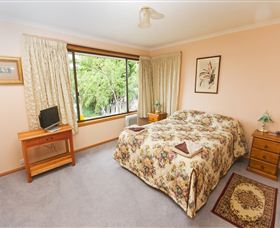 Waterside Accommodation - Derwent Vista - Holiday Sunshine Coast 3