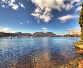 Waterside Accommodation - Derwent Vista - Holiday Sunshine Coast 5