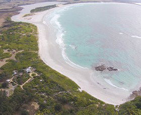 Aurora Beach Cottage - Holiday Sunshine Coast 0