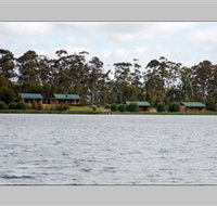 Lake Yalleena Holiday Cabins - Sunshine Coast Tourism