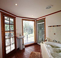 Love Grove Guest House - Sunshine Coast Tourism