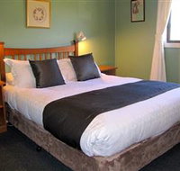 Engadine Cottage - Holiday Sunshine Coast