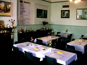 Bischoff Hotel - Sunshine Coast Tourism 1