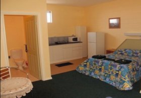 Penguin Holiday Apartments - Sunshine Coast Tourism 0
