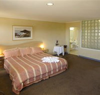 Lighthouse Hotel - Holiday Sunshine Coast