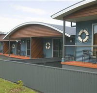 Strahan Bungalows - Sunshine Coast Tourism