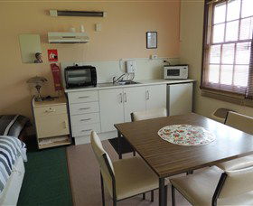 Ross Caravan Park & Heritage Cabins - Sunshine Coast Tourism 1