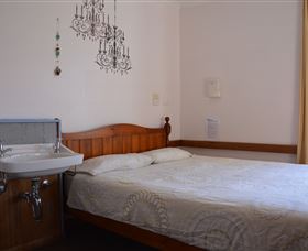 Tasman Backpackers - Sunshine Coast Tourism 5